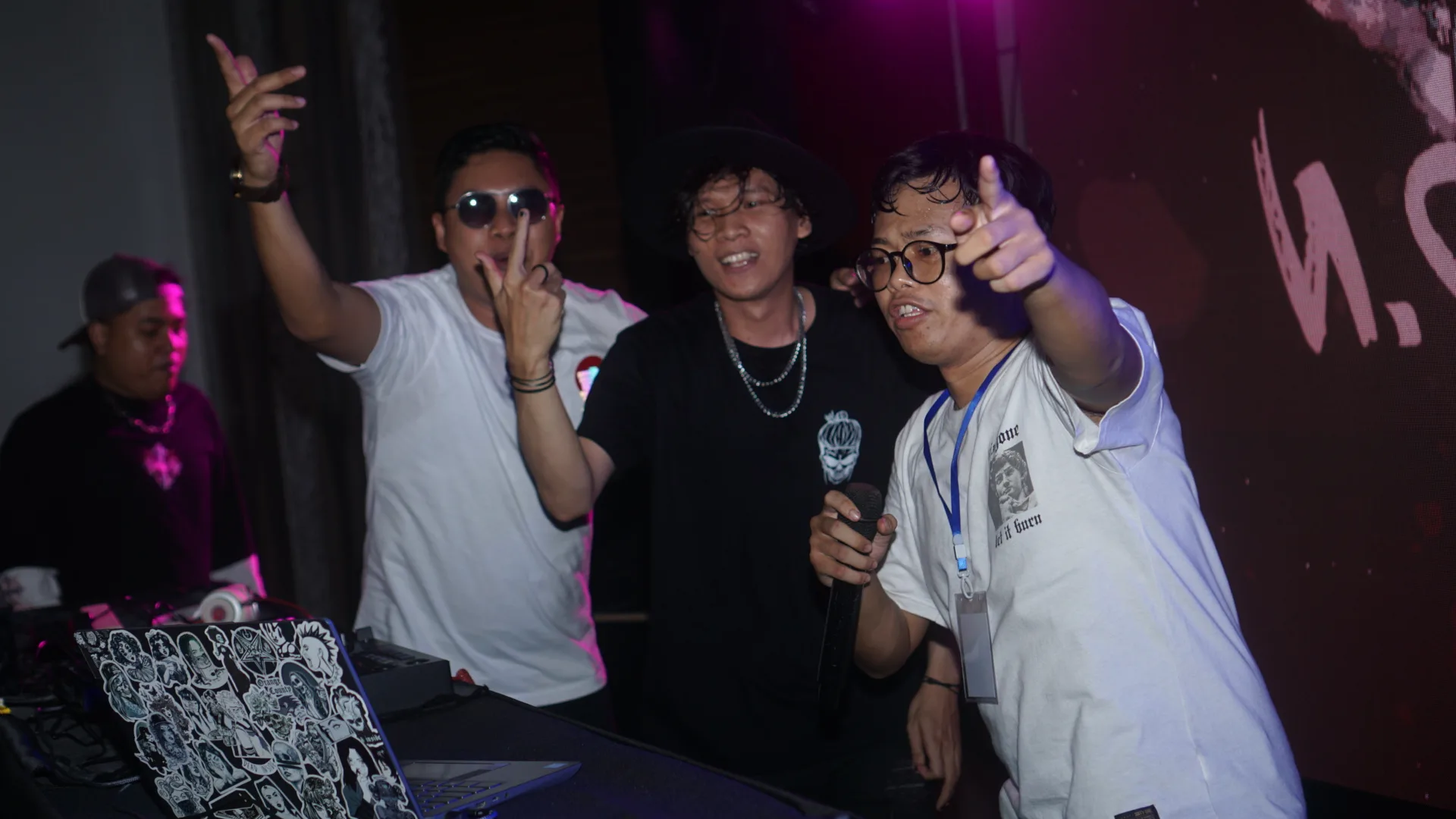 HLDNS 4